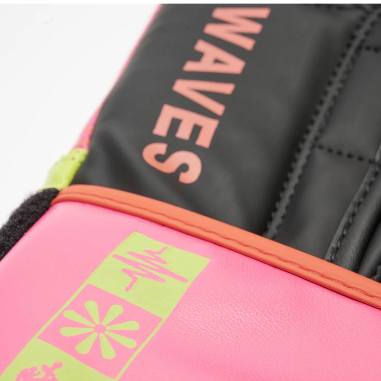 Guantoni Waves Leone1947