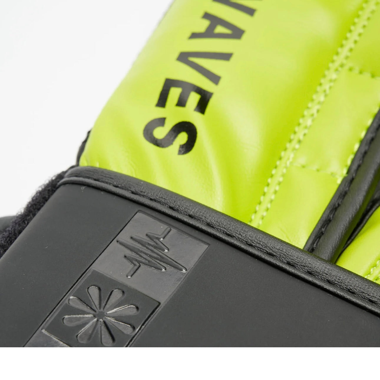 Guantoni Waves Leone1947