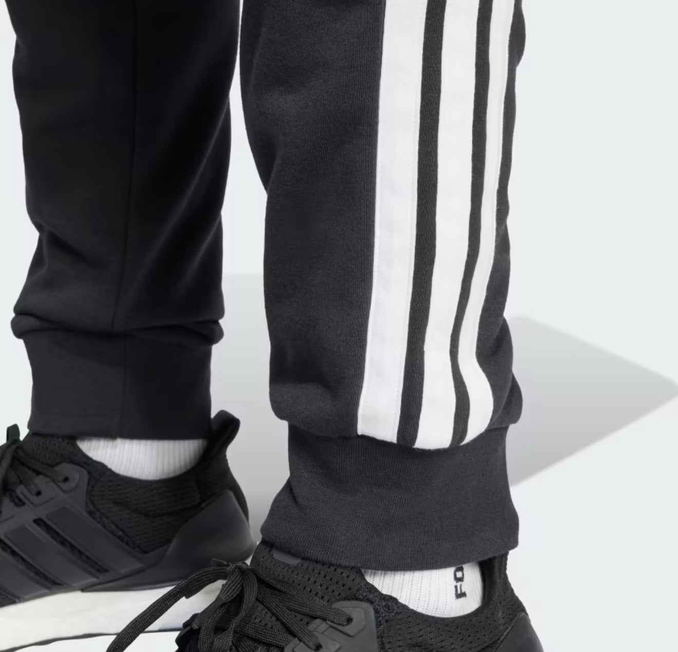 Pantaloni Adidas￼
